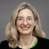 Dekanin Dr. Nina Lubomierski